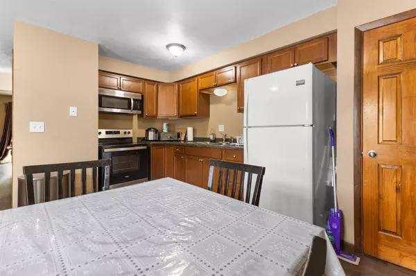 Menasha, WI 54952,1208 GROVE STREET