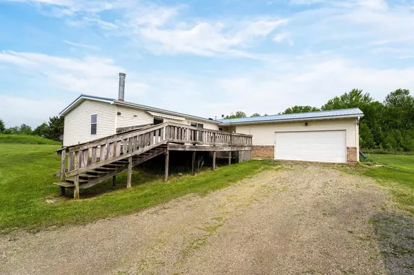 E10820 COUNTY RD I, Clintonville, WI 54929