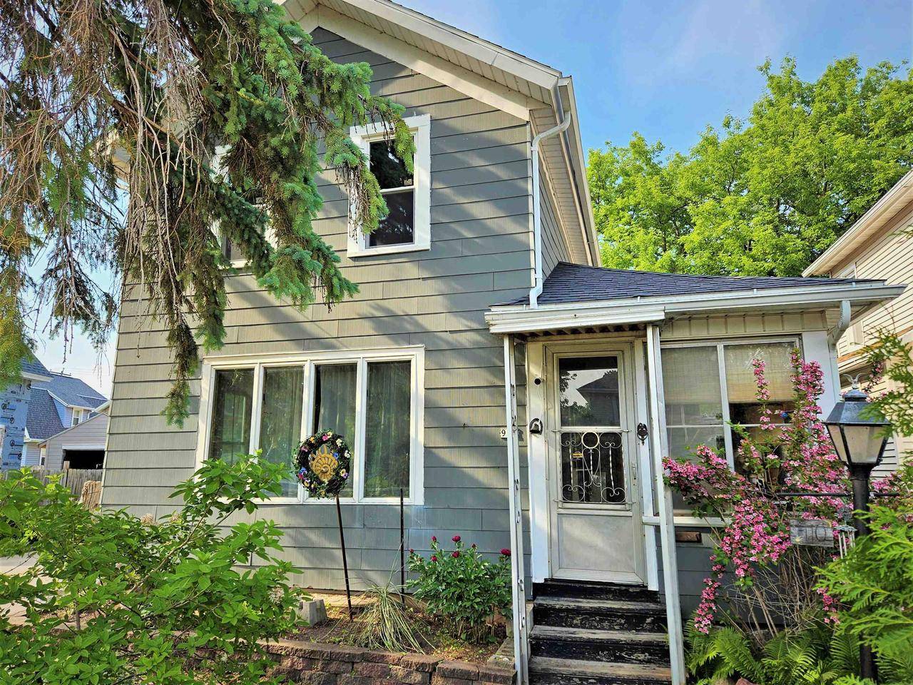 910 SCHOOL AVENUE, Oshkosh, WI 54901