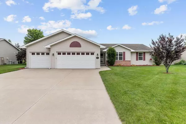 2306 OLDE COUNTRY CIRCLE, Kaukauna, WI 54130