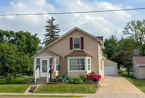 512 E MAIN STREET, Omro, WI 54963