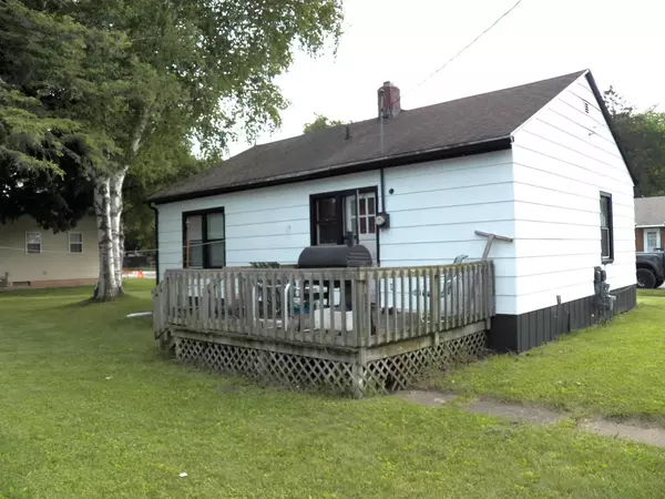 Sturgeon Bay, WI 54235,914 N 6TH PLACE