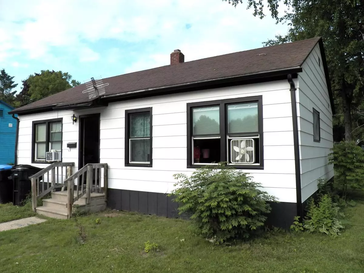 Sturgeon Bay, WI 54235,914 N 6TH PLACE