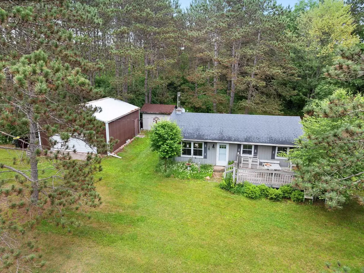Waupaca, WI 54981,11004 DURANT ROAD