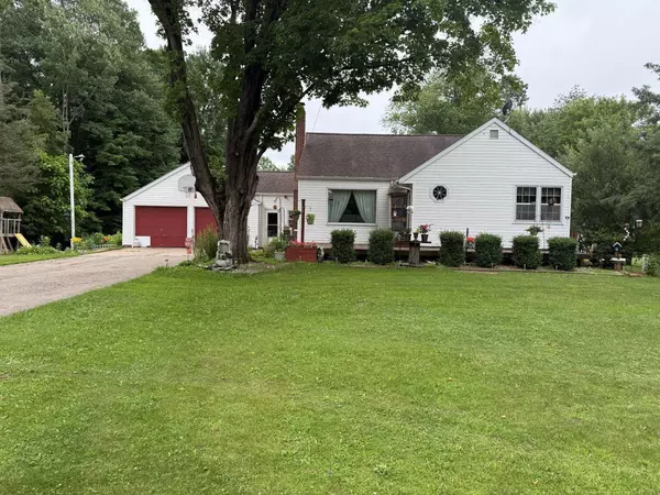 N10727 LAKESHORE ROAD, Clintonville, WI 54929