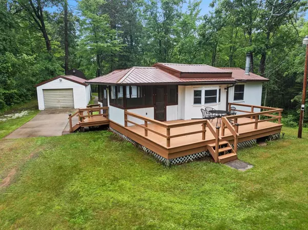 N11864 BETTS LANE, Athelstane, WI 54104