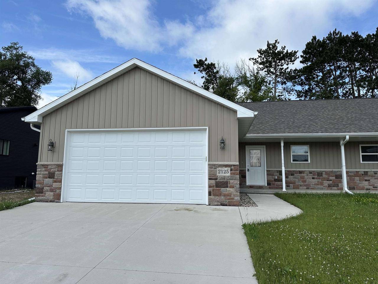 2125 ABBEY ROAD, New London, WI 54961