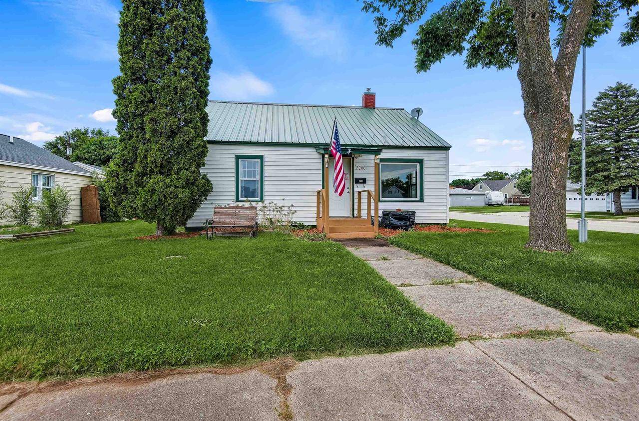 2200 15TH AVENUE, Menomonie, MI 49858