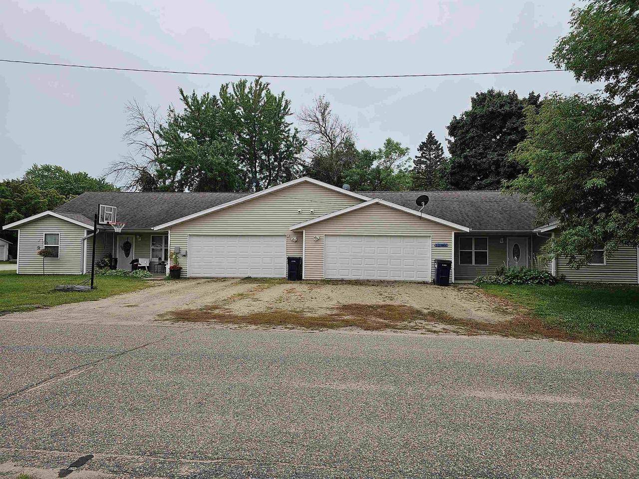 105 W CLARK STREET, Plainfield, WI 54966