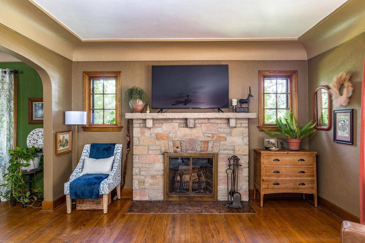 Fond Du Lac, WI 54935,330 LEDGEVIEW AVENUE