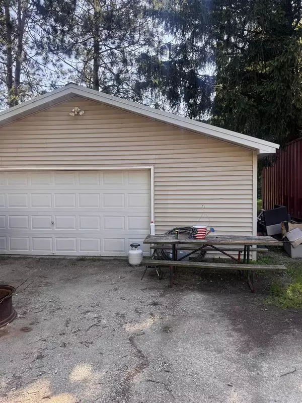 Weyauwega, WI 54983,404 S PINE STREET