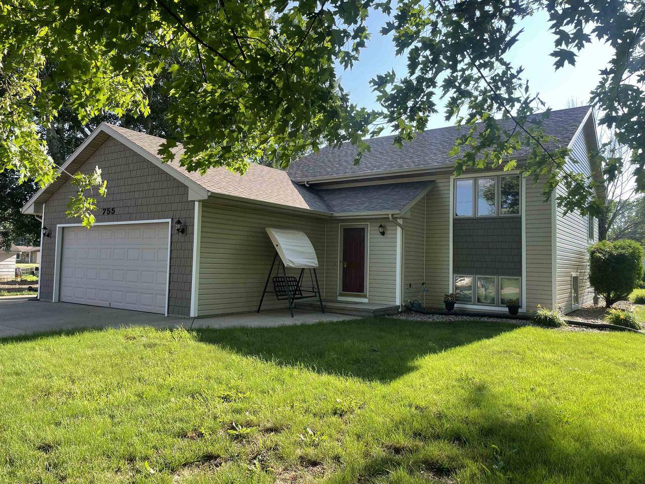 755 S OAKWOOD ROAD, Oshkosh, WI 54904