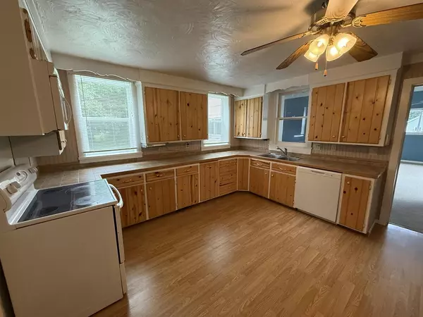 Shawano, WI 54166,613 W GREEN BAY STREET