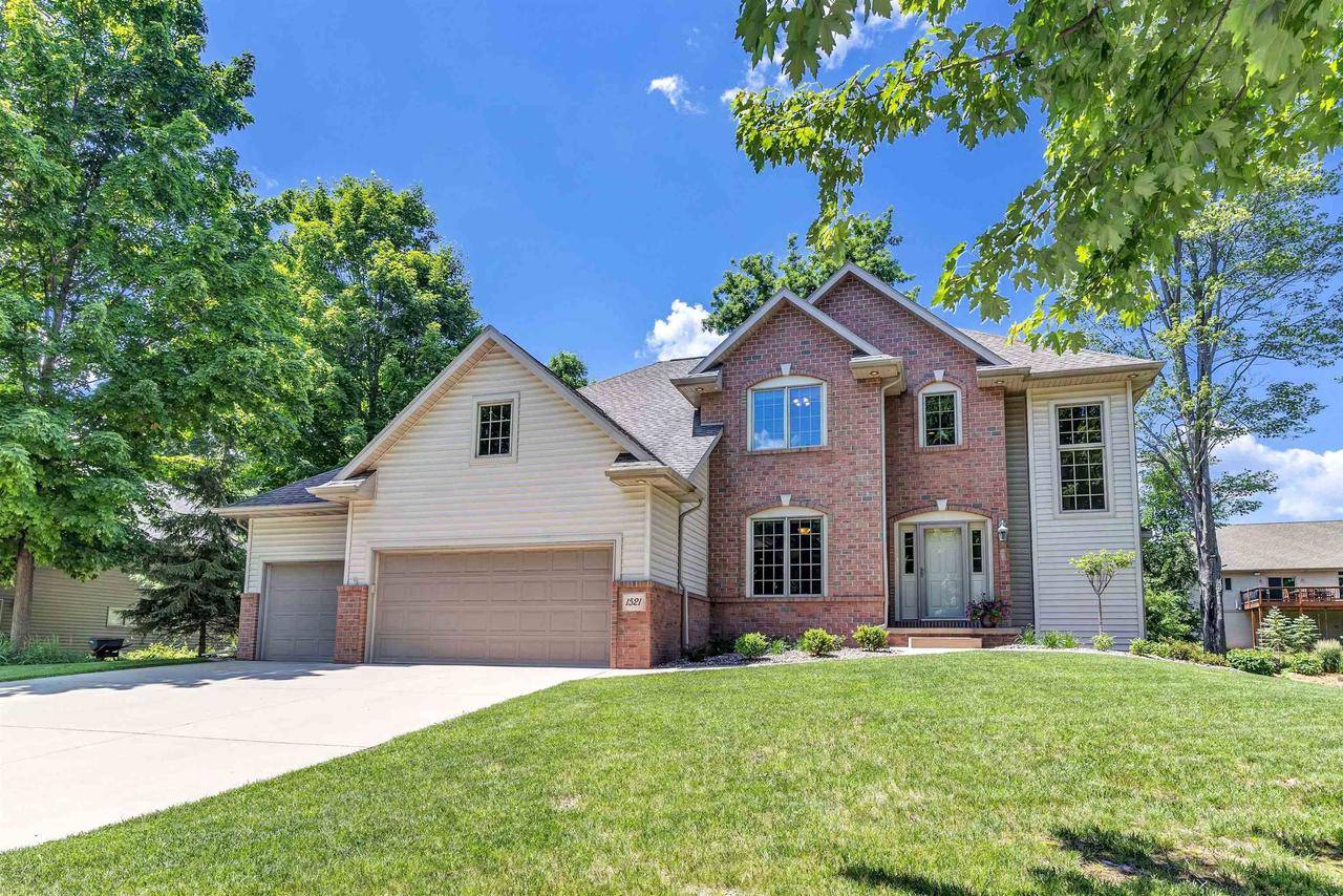 1521 MAPLE HILLS DRIVE, Green Bay, WI 54313
