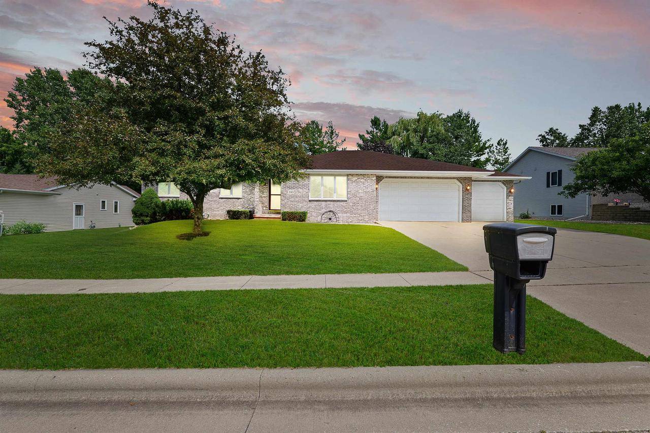 353 OAKVIEW CIRCLE, Oakfield, WI 53065