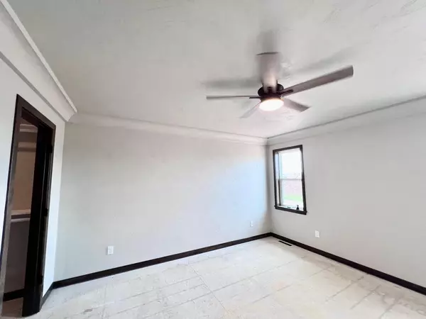 Kaukauna, WI 54130,2001 RED FOX LANE