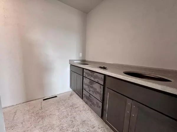 Kaukauna, WI 54130,2001 RED FOX LANE