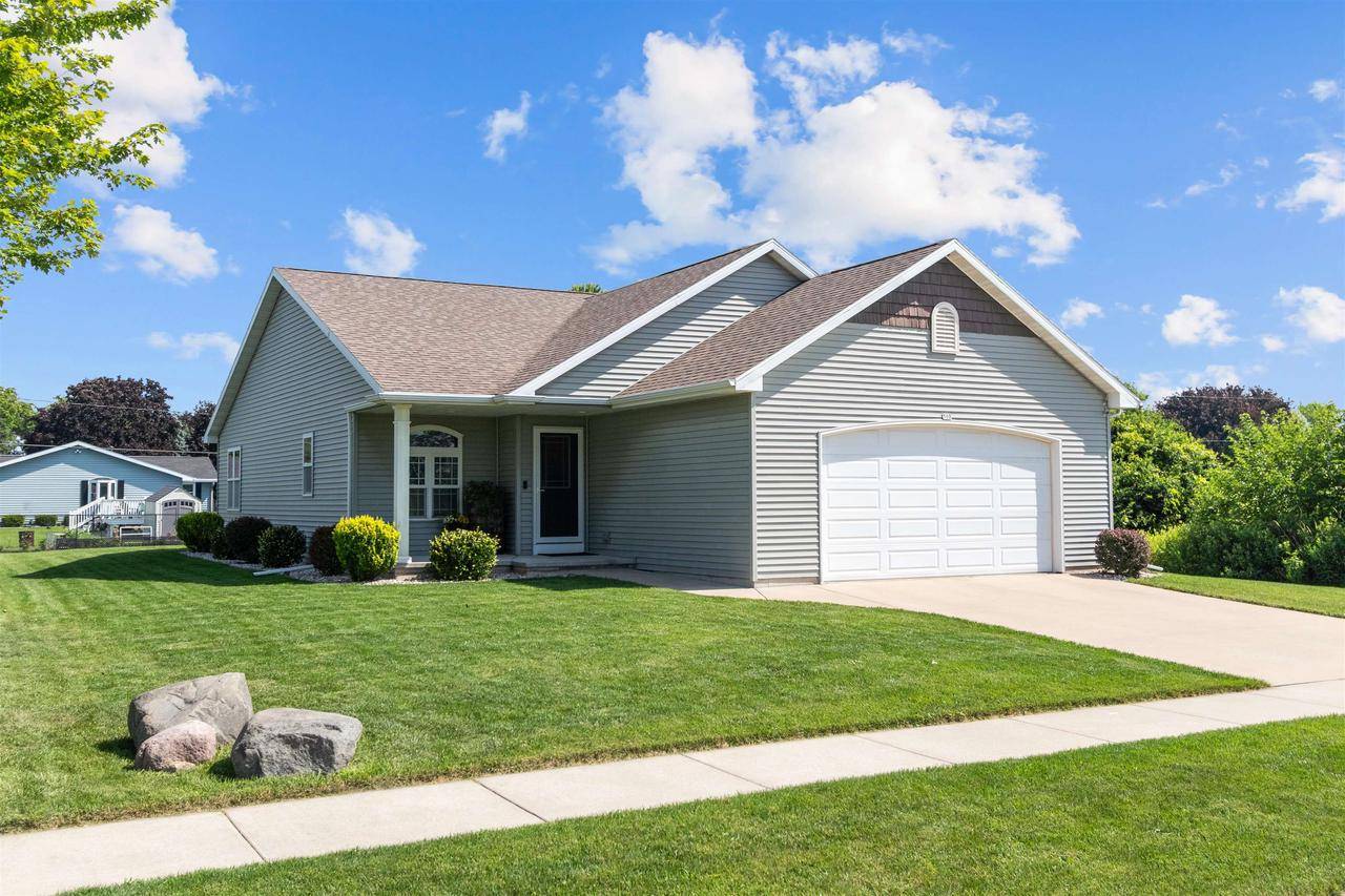 560 FARMINGTON AVENUE, Oshkosh, WI 54901