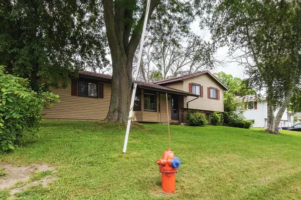 215 W 2ND STREET, Cambria, WI 53923
