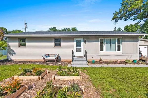 913 S CLEVELAND STREET, Shawano, WI 54166