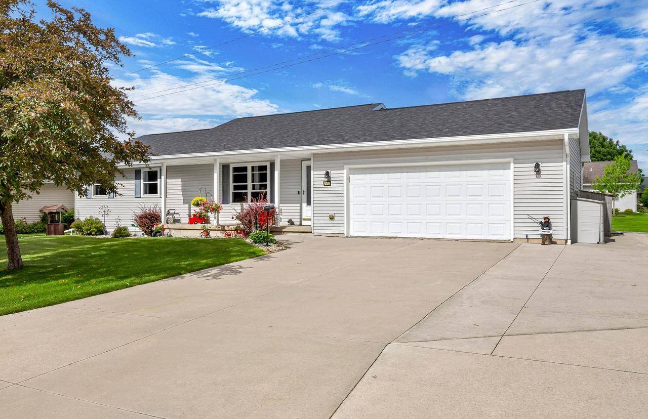 2110 HIGH MEADOWS LANE, Neenah, WI 54956