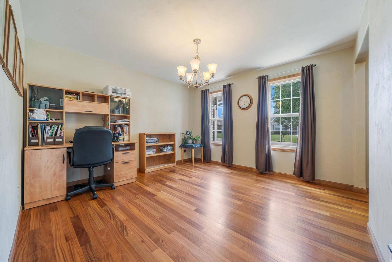 Appleton, WI 54913,4303 N BULL RUSH DRIVE