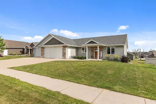 1920 BEAR PAW TRAIL, Kaukauna, WI 54130