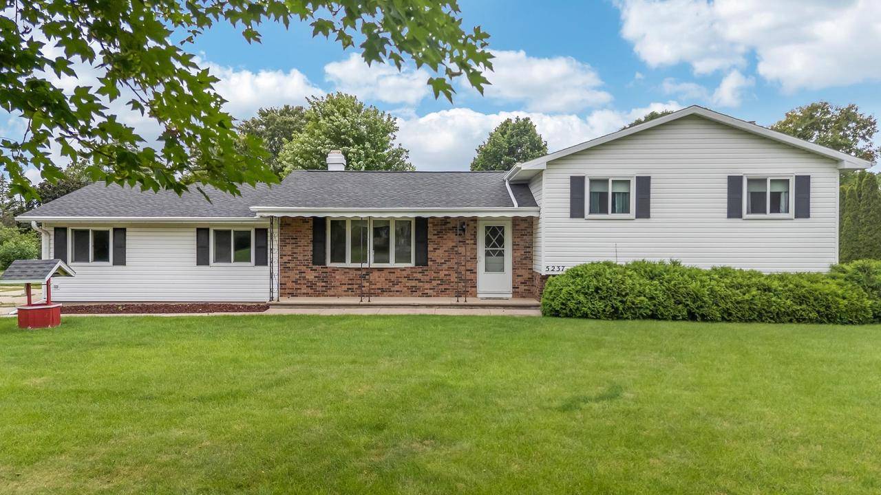 5237 JUNIPER LANE, Oshkosh, WI 54904