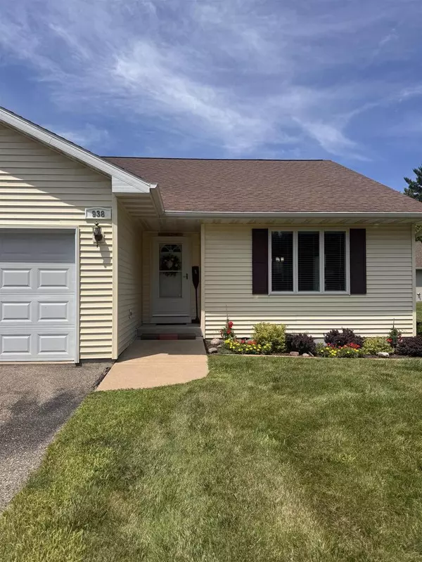 938 MEAD DRIVE, Waupaca, WI 54981