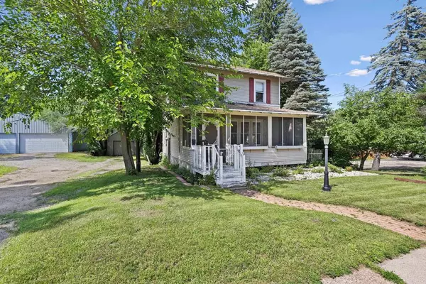 Waupaca, WI 54981,406 W FULTON STREET