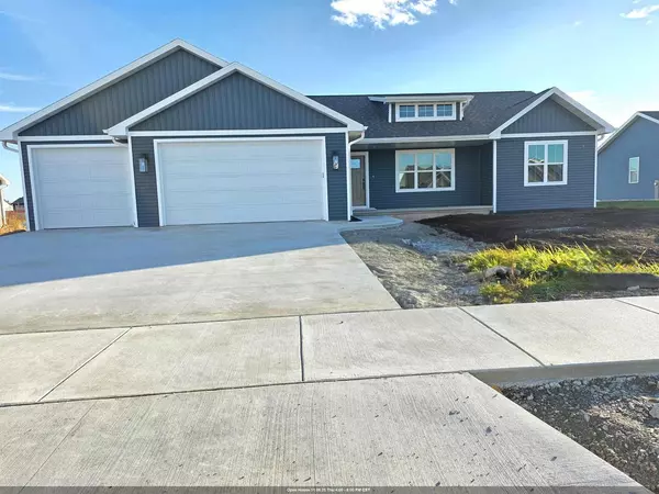 2041 BEAR PAW TRAIL, Kaukauna, WI 54130