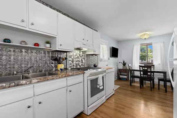 Neenah, WI 54956,1243 HONEYSUCKLE LANE