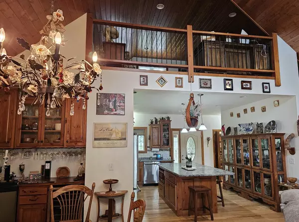 Iola, WI 54945,150 LAKE SHORE DRIVE