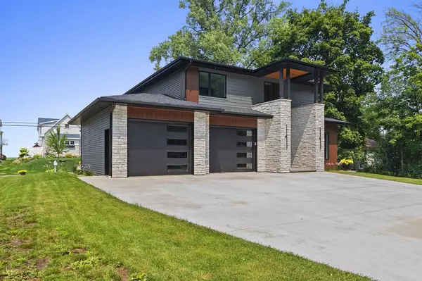 Green Bay, WI 54302,2257 EAST SHORE DRIVE