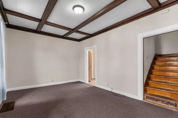 Oshkosh, WI 54901,730 WOODLAND AVENUE