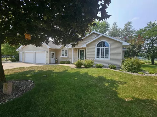 1500 FOXFIRE COURT, Waupaca, WI 54981