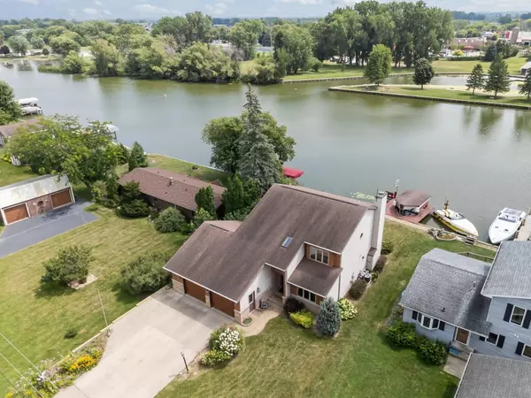 Omro, WI 54963,738 E RIVER DRIVE