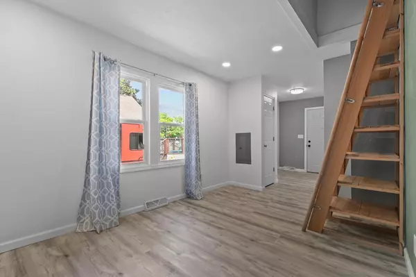 Oshkosh, WI 54902,445 DOVE STREET