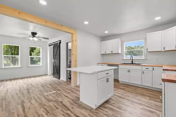 Waupaca, WI 54981,534 NORTH STREET