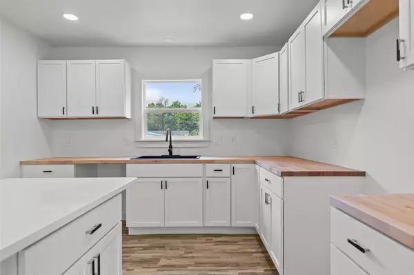 Waupaca, WI 54981,534 NORTH STREET