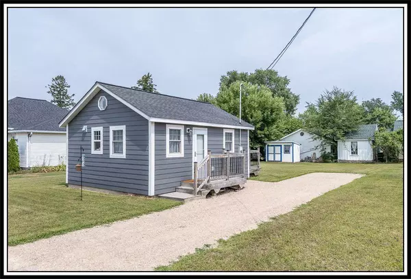 104 LAKE STREET, Weyauwega, WI 54983