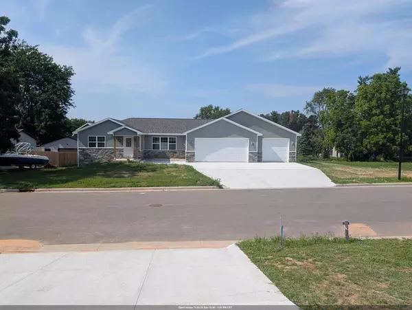 1931 SOUTHLAND LANE, New London, WI 54961