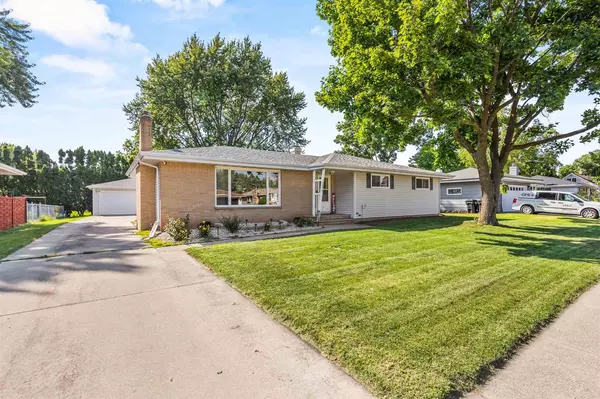 Neenah, WI 54956,1079 MEADOW LANE