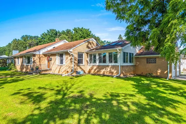 1205 LOCH DRIVE, Green Bay, WI 54304