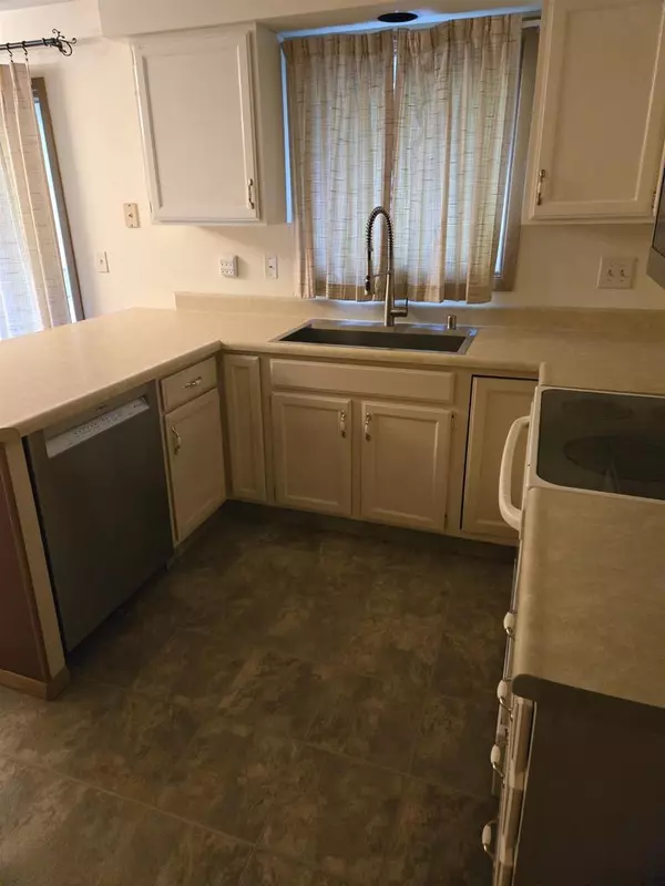 Oshkosh, WI 54901,1130 FARMINGTON AVENUE