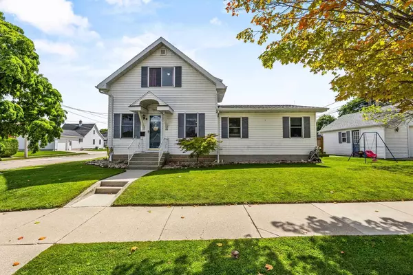 1903 FAIRMONT STREET, Manitowoc, WI 54220