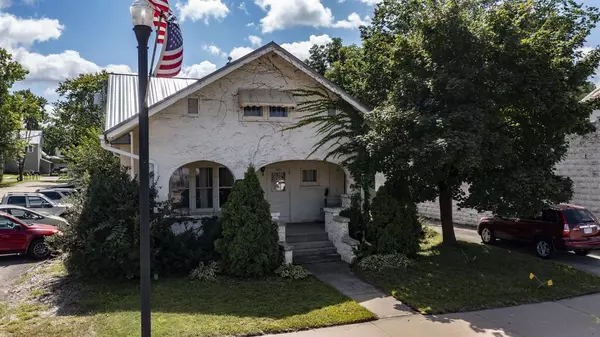 103 W MAIN STREET, Weyauwega, WI 54983