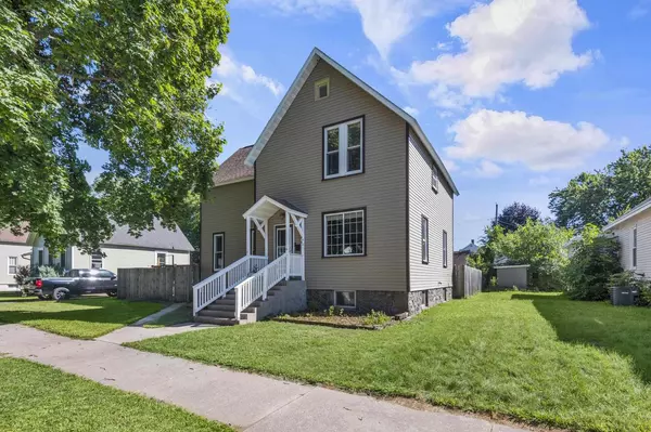 2621 PARKRIDGE AVENUE, Marinette, WI 54143