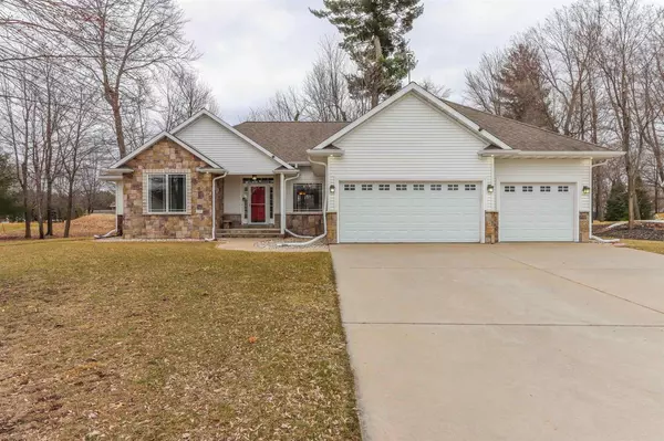 1579 FOXFIRE COURT, Waupaca, WI 54981