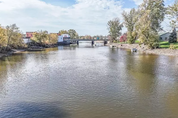 New London, WI 54961,211 E WOLF RIVER AVENUE